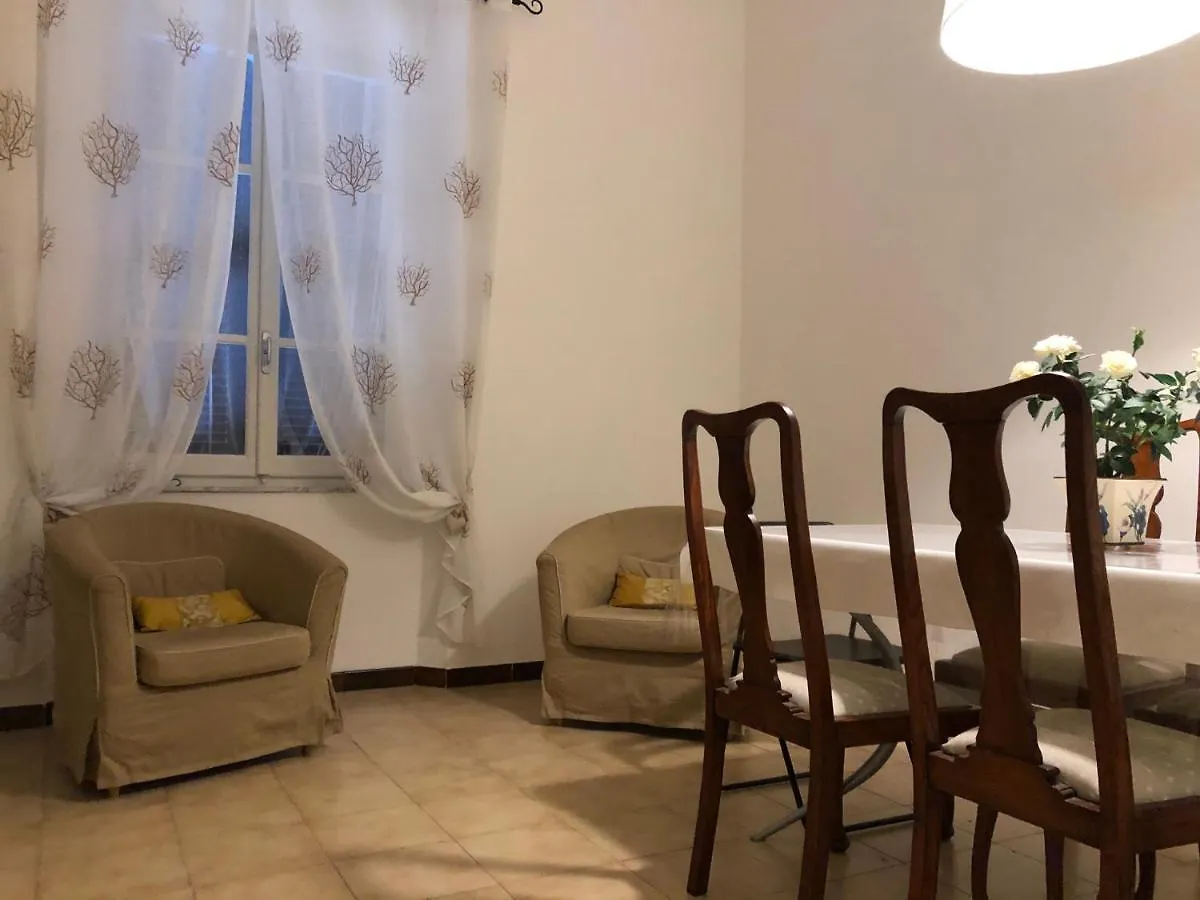 펜션 Ernesta'S Apartment 라스페치아